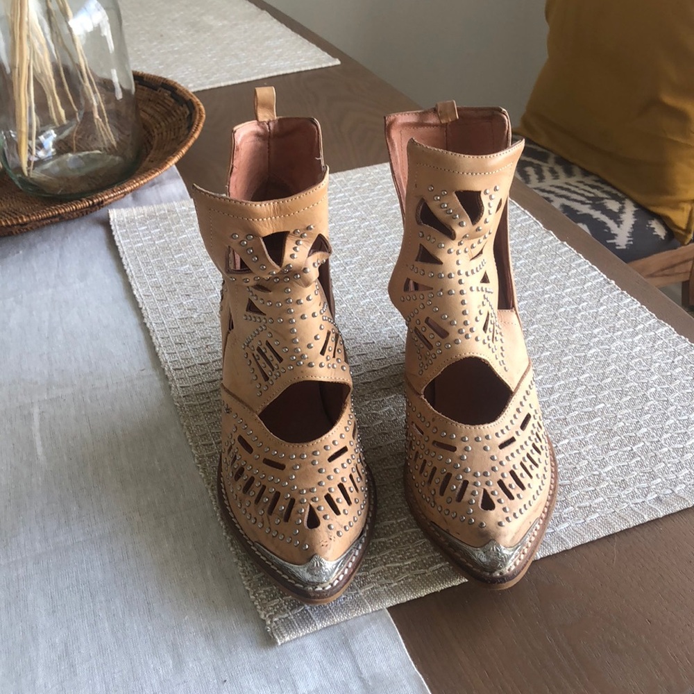 Jeffrey Campbell Cromwell’s